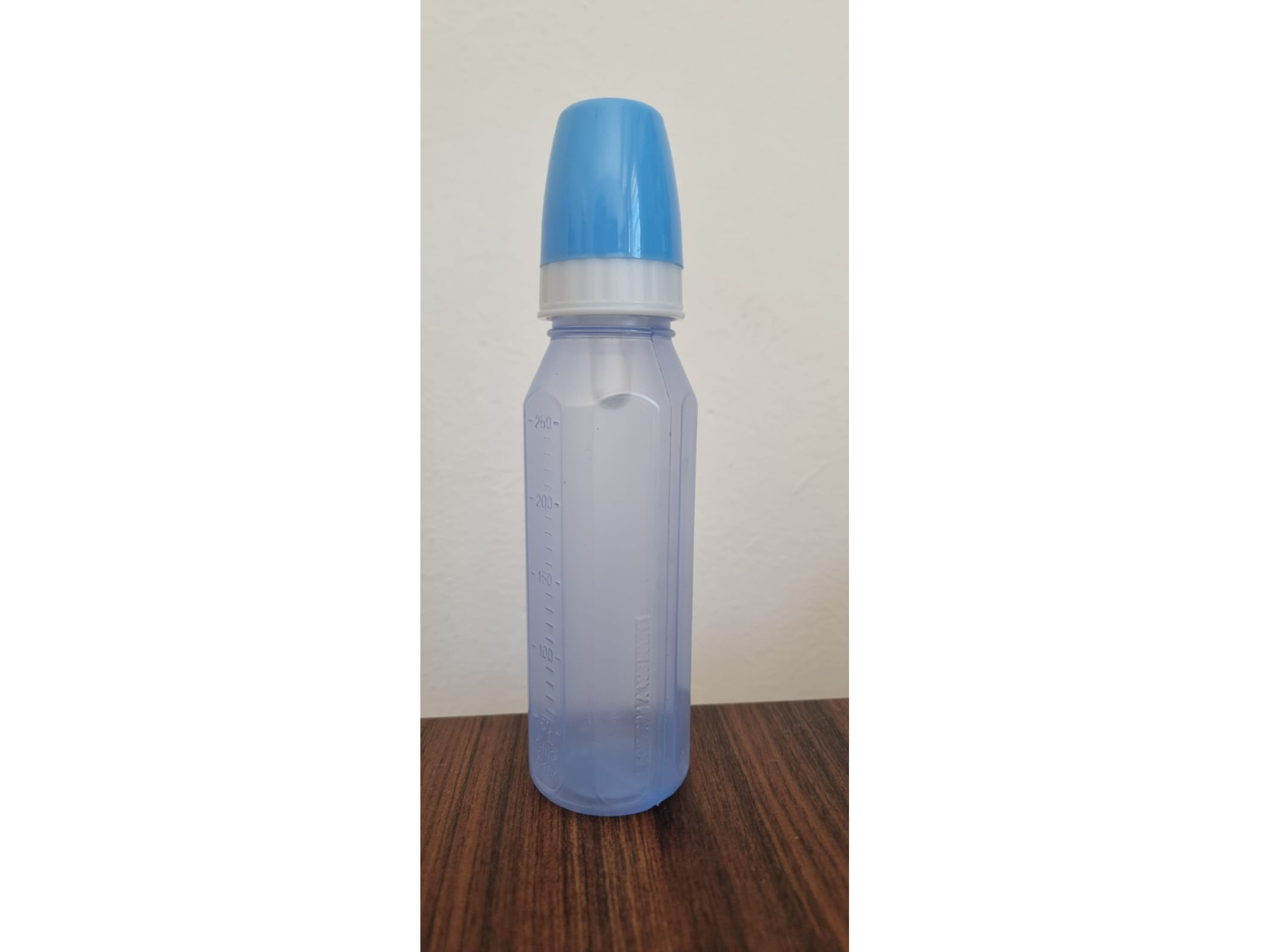 MAMADERA HEXAGONAL DE COLORES X 250CC. BEBYS