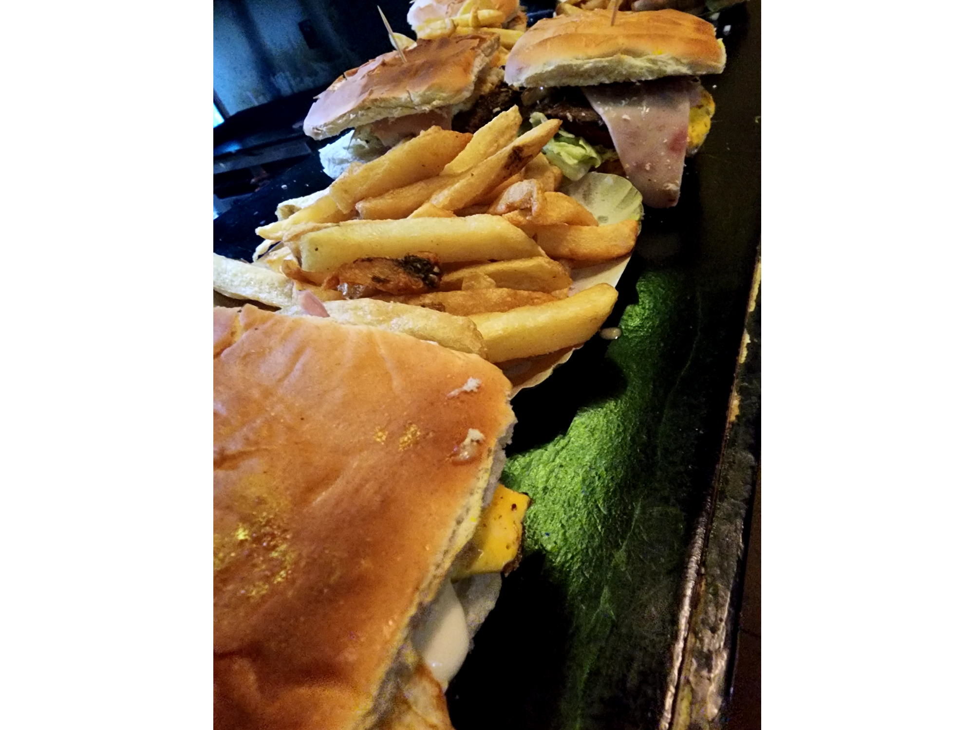 4 Hamburguesas Especiales + papas