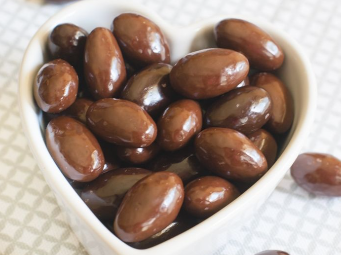 ALMENDRAS BAÑADAS EN CHOCO NEGRO