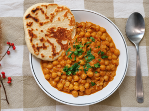 CURRY DE GARBANZOS (CHANA MASALA) CON PAN NAAN de INTEGRO.ALIMENTO