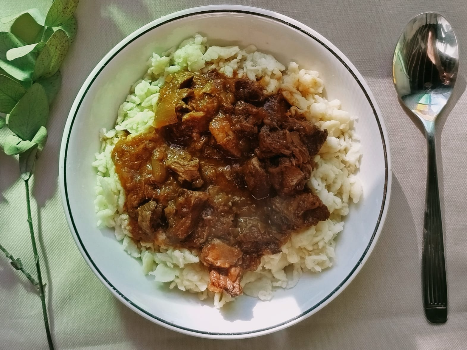GOULASH CON SPAETZLE