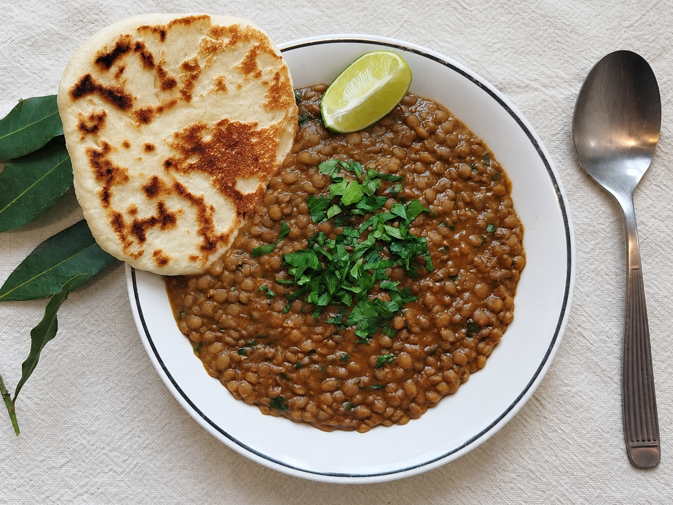 CURRY DE LENTEJAS (DAL MAKHANI) CON PAN NAAN de INTEGRO.ALIMENTO