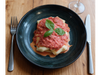 CANELONES DE RICOTA, MUZZARELLA Y JAMÓN CON SALSA ROSA