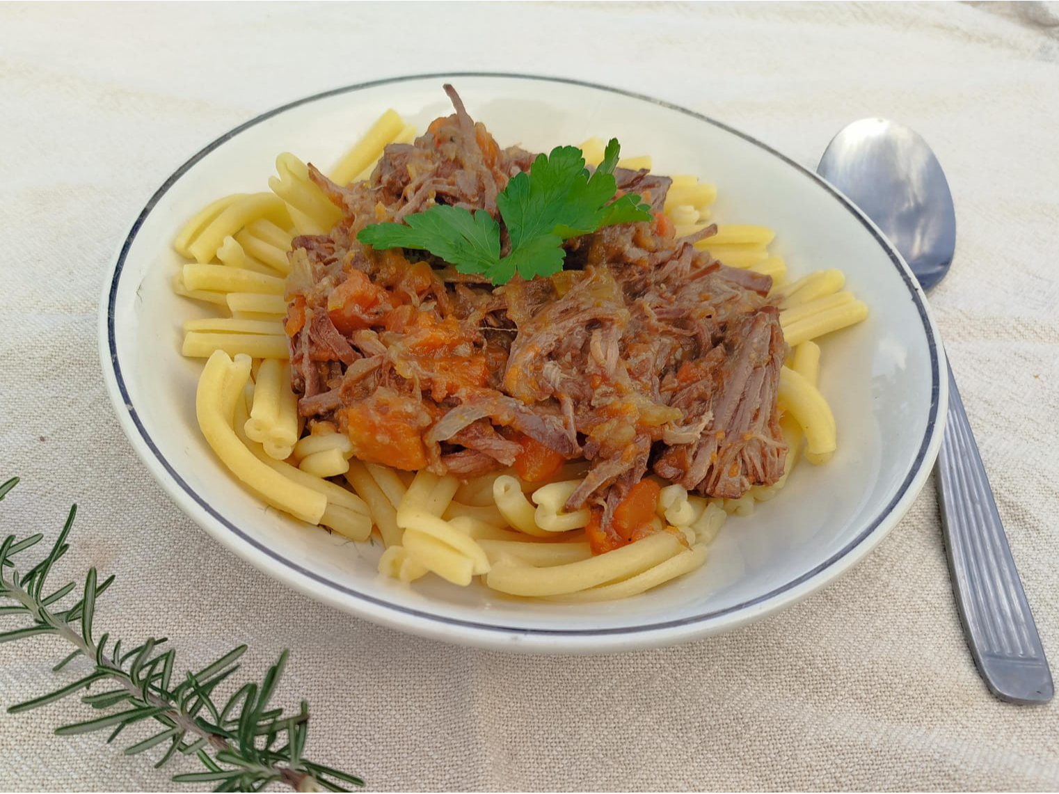 PASTA CASERECCE CON RAGÚ GENOVESE