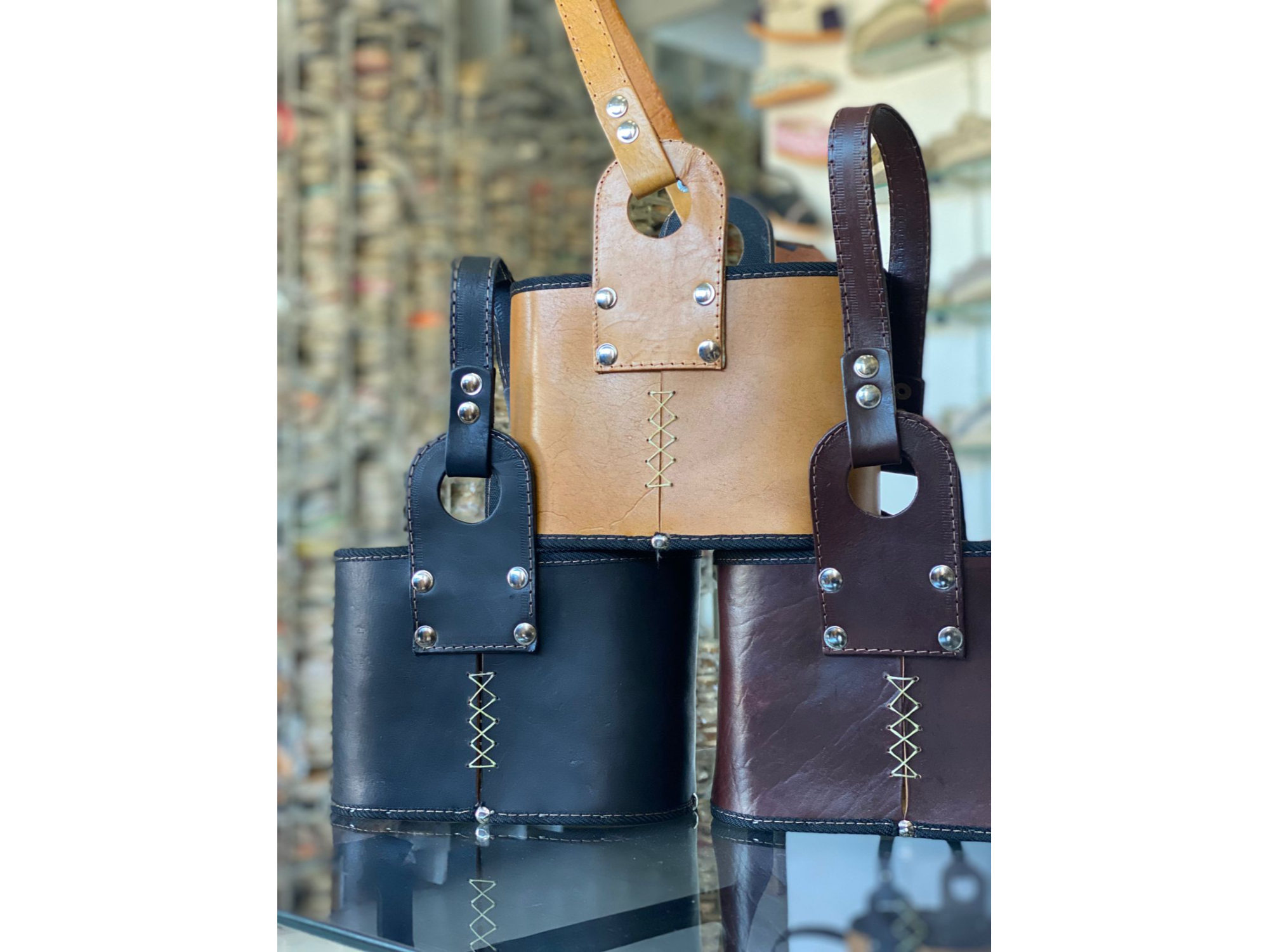 Canasta simple de cuero