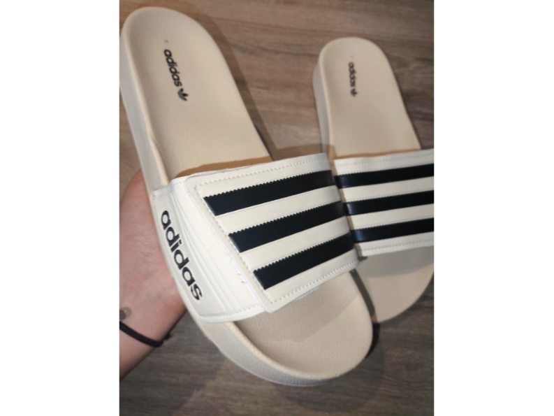 ADIDAS BEIGE CON ABROJO