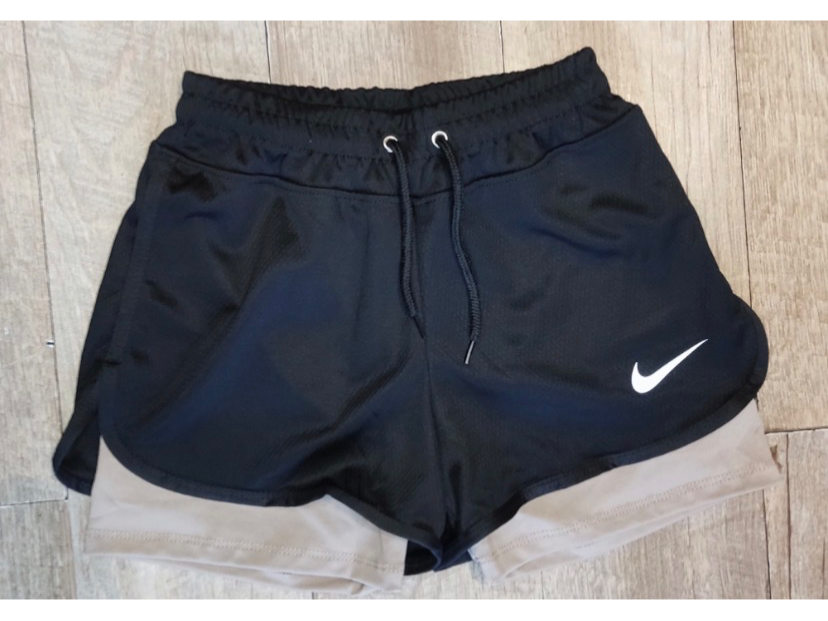 SHORT CON CALZA BEIGE