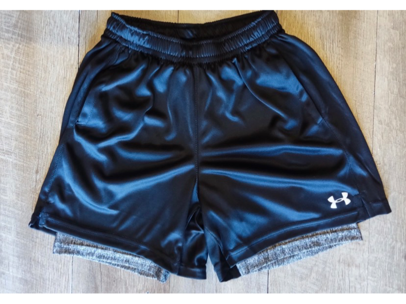 SHORT CON CALZA GRIS