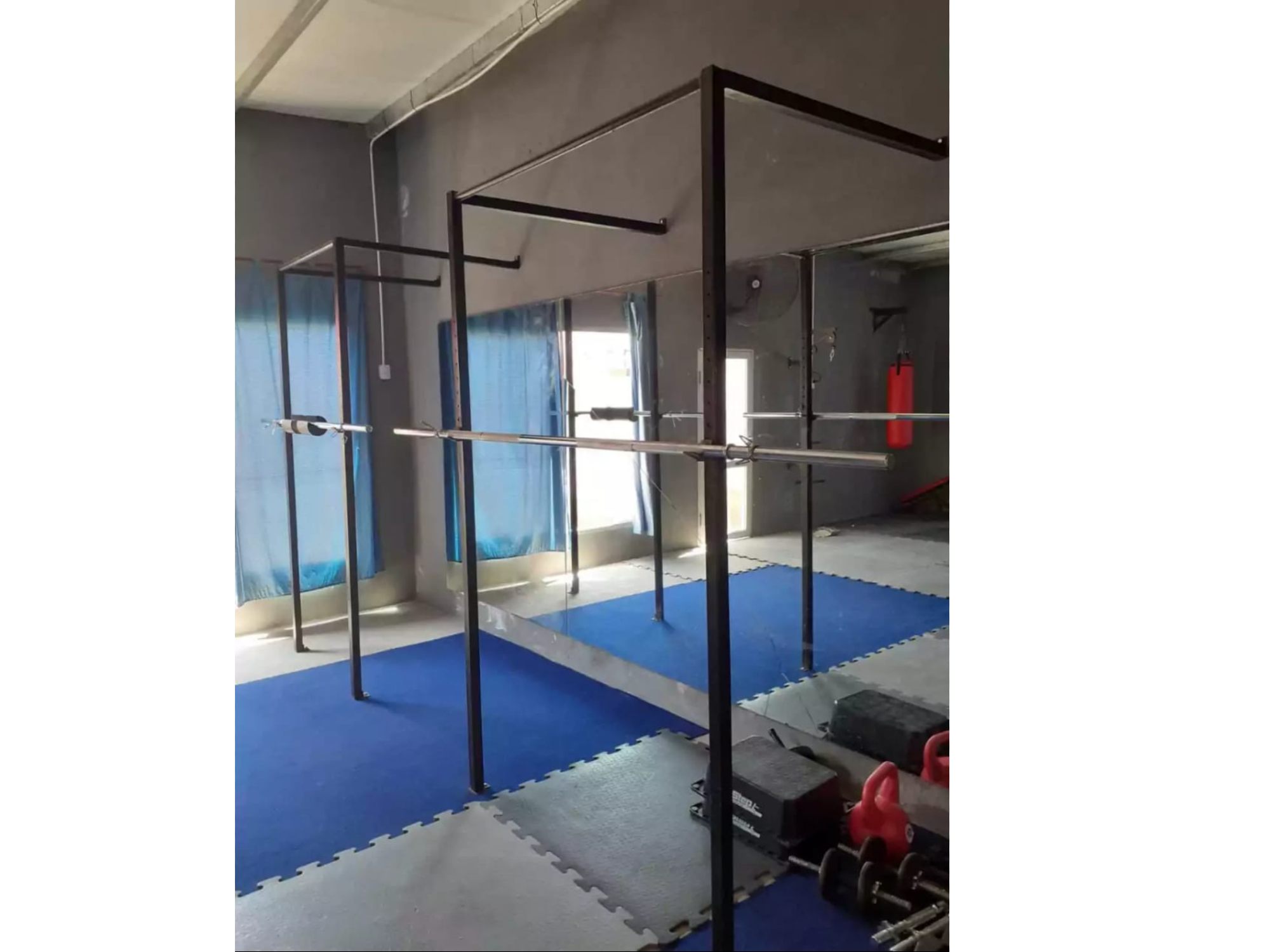 Rack amurable con barra dorsalera