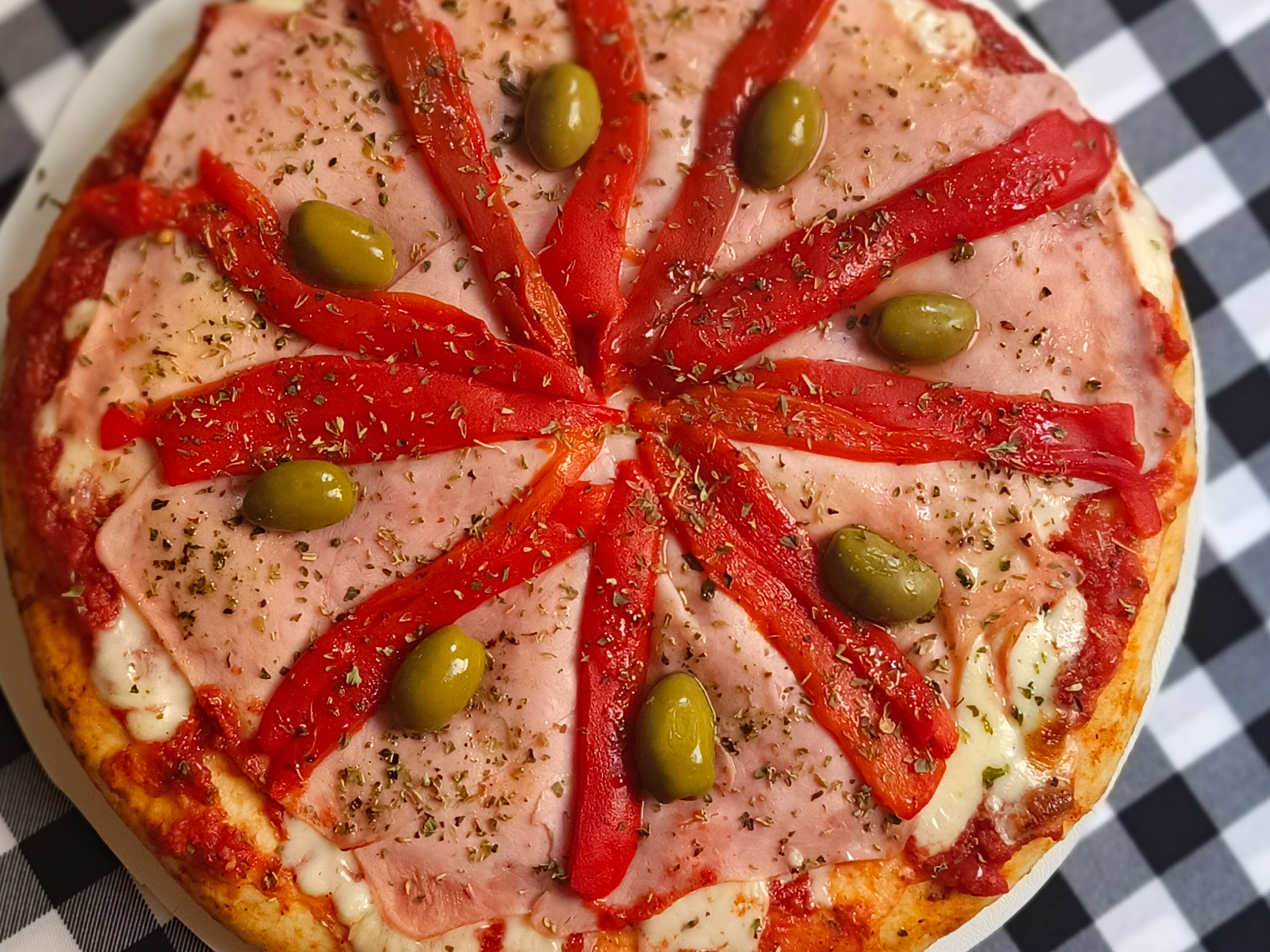 Jamón y Morrones (Mitad)