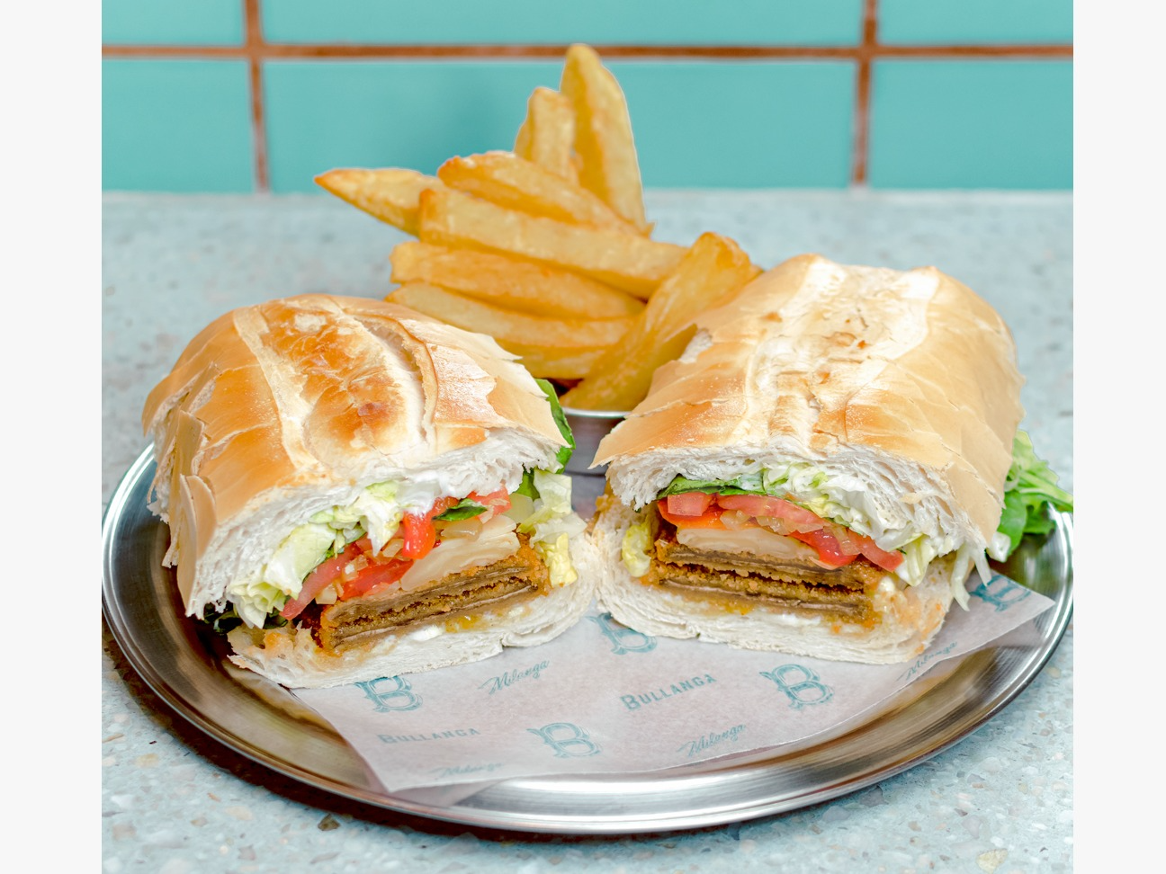 MARTES: MILANGA DE BERENJENA + BEBIDA