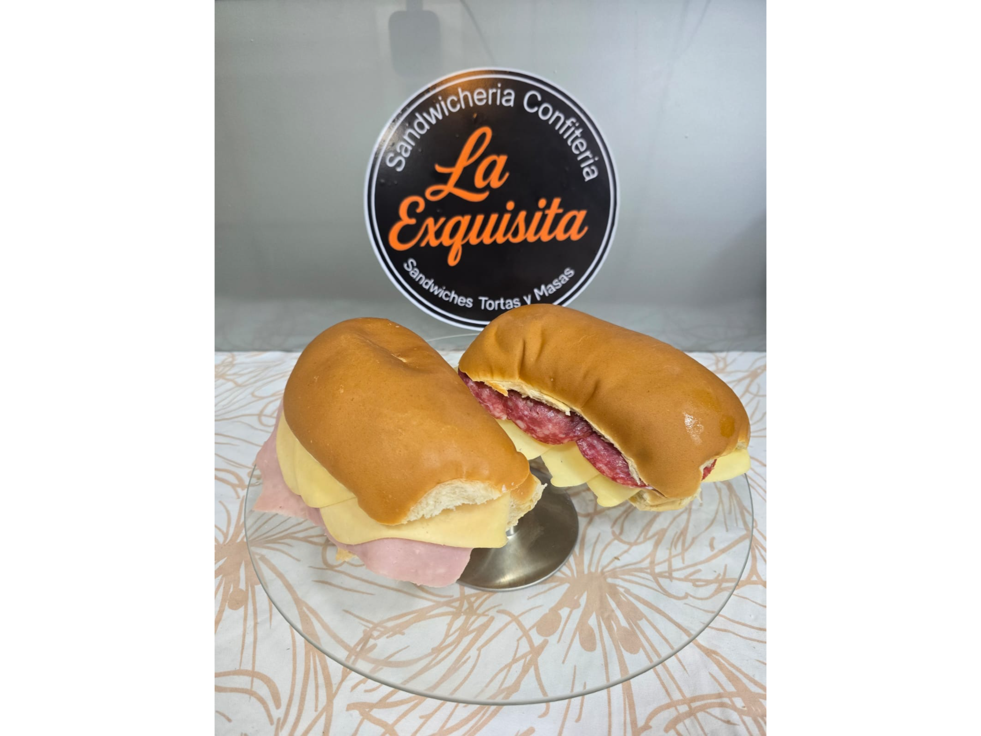 Pebete Salame y Queso de La exquisita