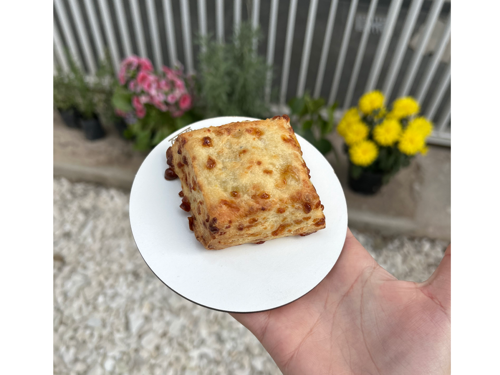 Scons de quesos  y albahaca - 6 un.