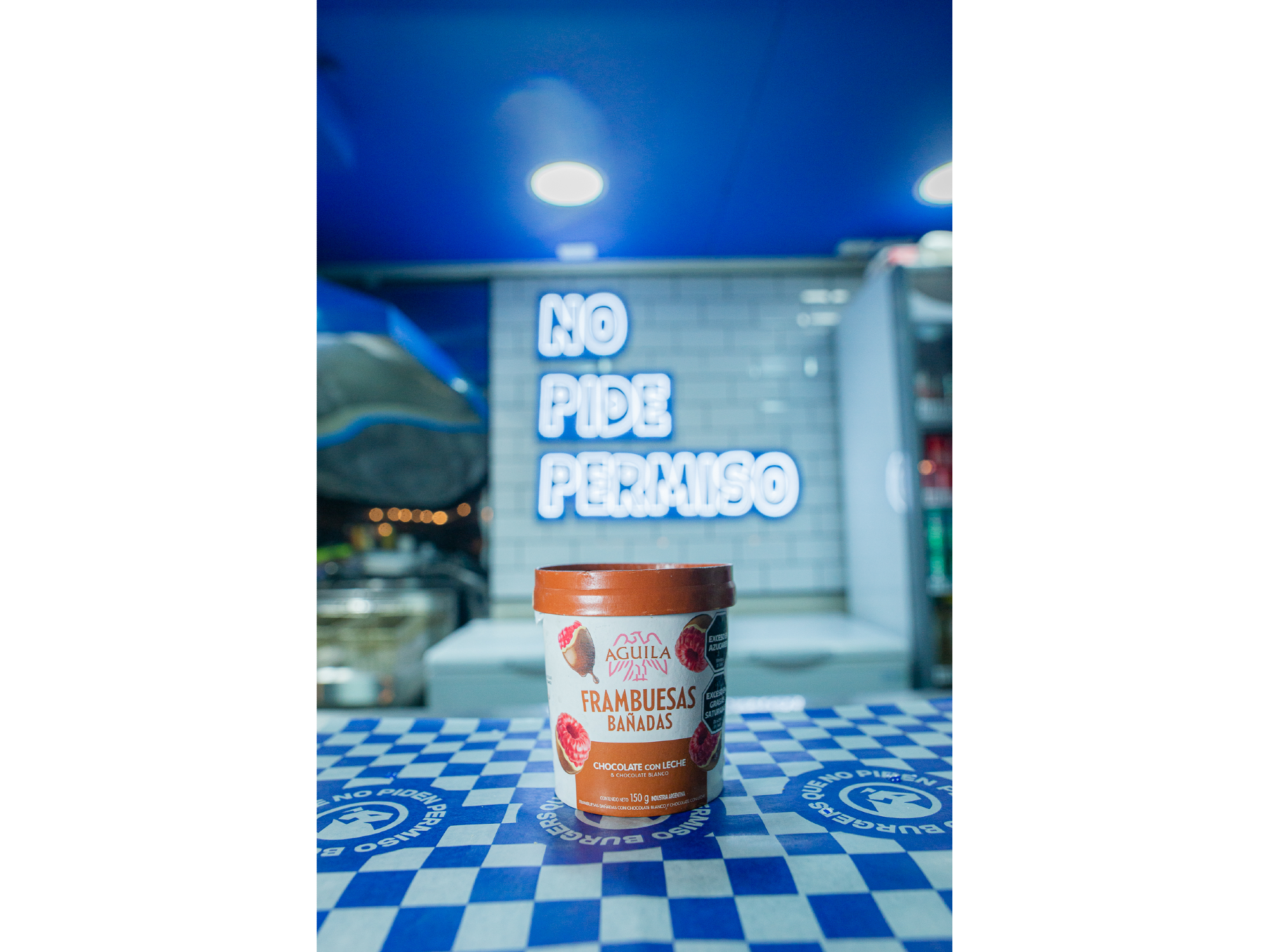 FRAMBUESAS BAÑADAS CON CHOCOLATE CON LECHE ÁGUILA