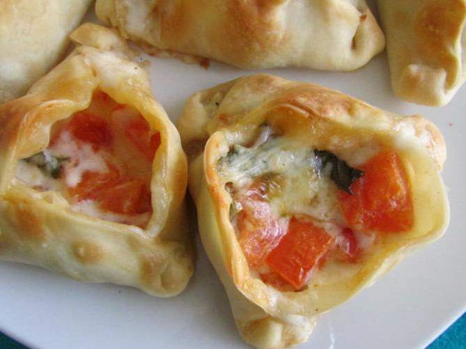 Empanadas Caprese Docena