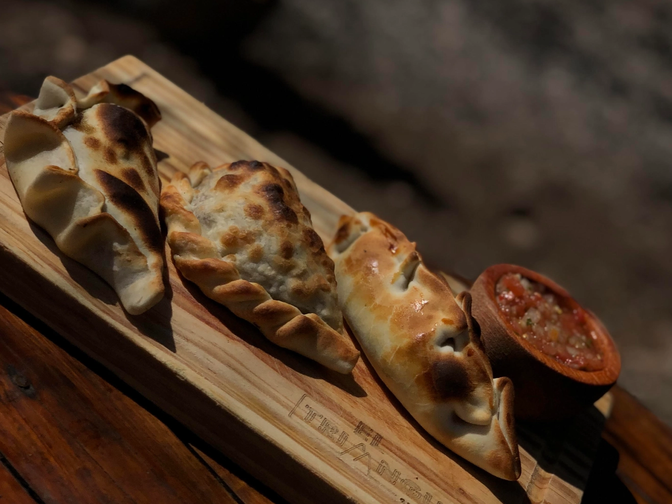 EMPANADA HONGO DE PINO Y ASADO. EL TRIANGULO