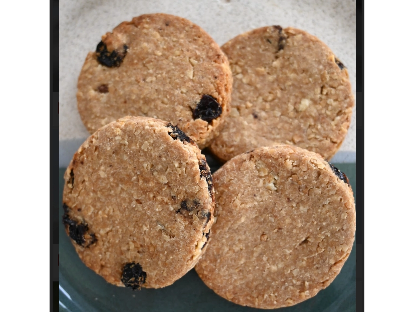 GALLETA SABOR VAINILLA CON NUECES Y PASAS