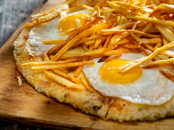 PIZZA A CABALLO CON PAPAS FRITAS