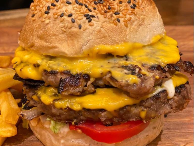 2 BURGUER + BEBIDA