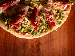 RUCULA Y JAMON CRUDO