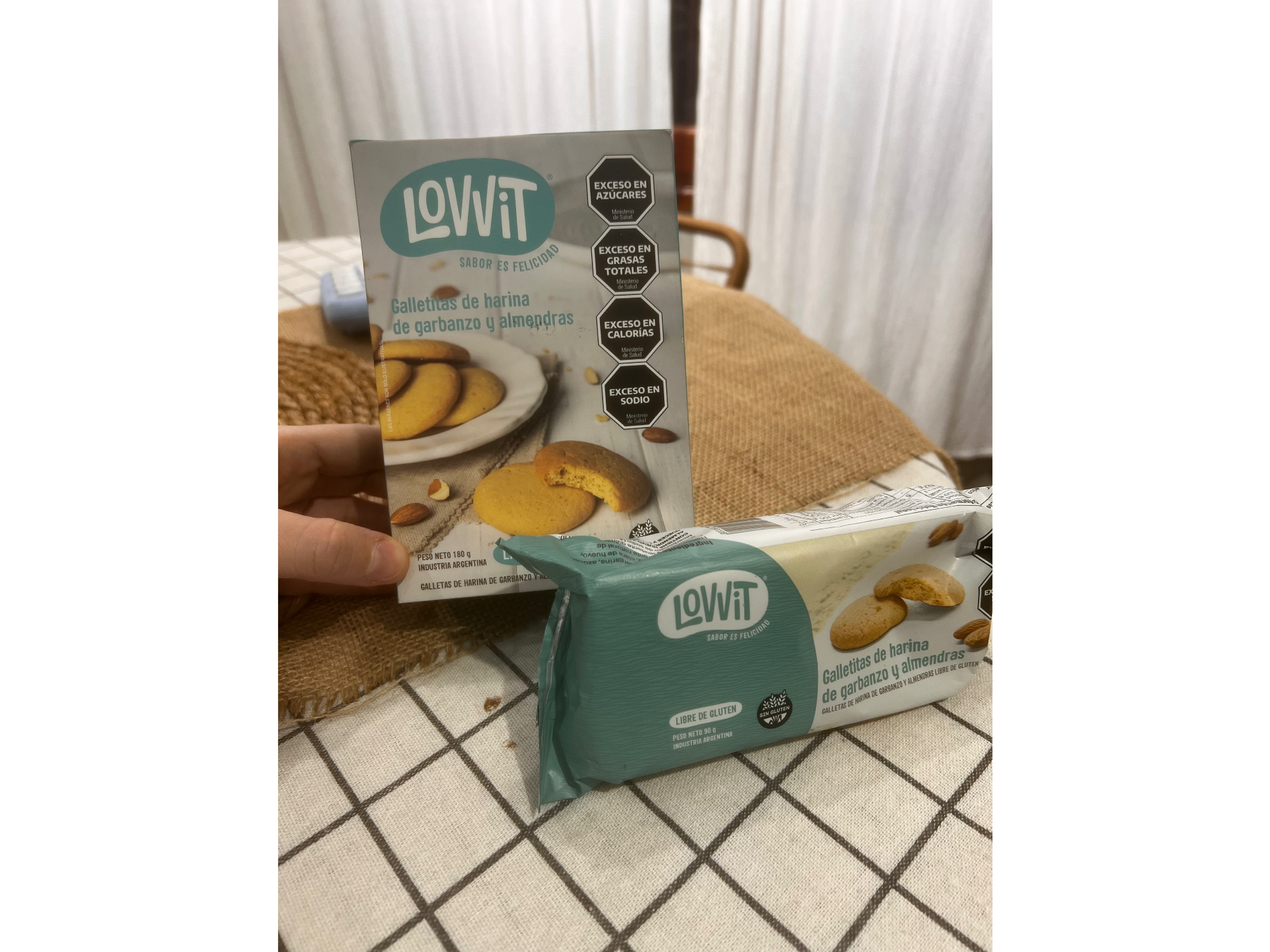 Lovvit galletitas de harina de garbanzos y almendras
