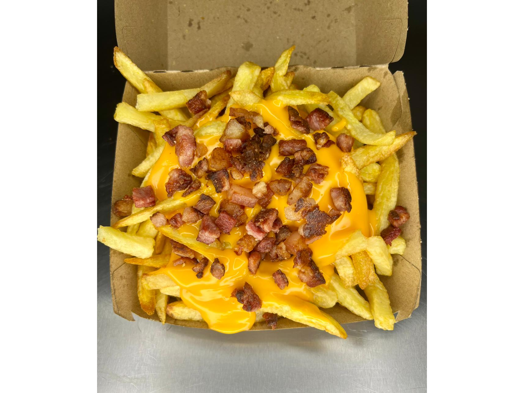 PAPAS CON CHEDDAR Y BACON