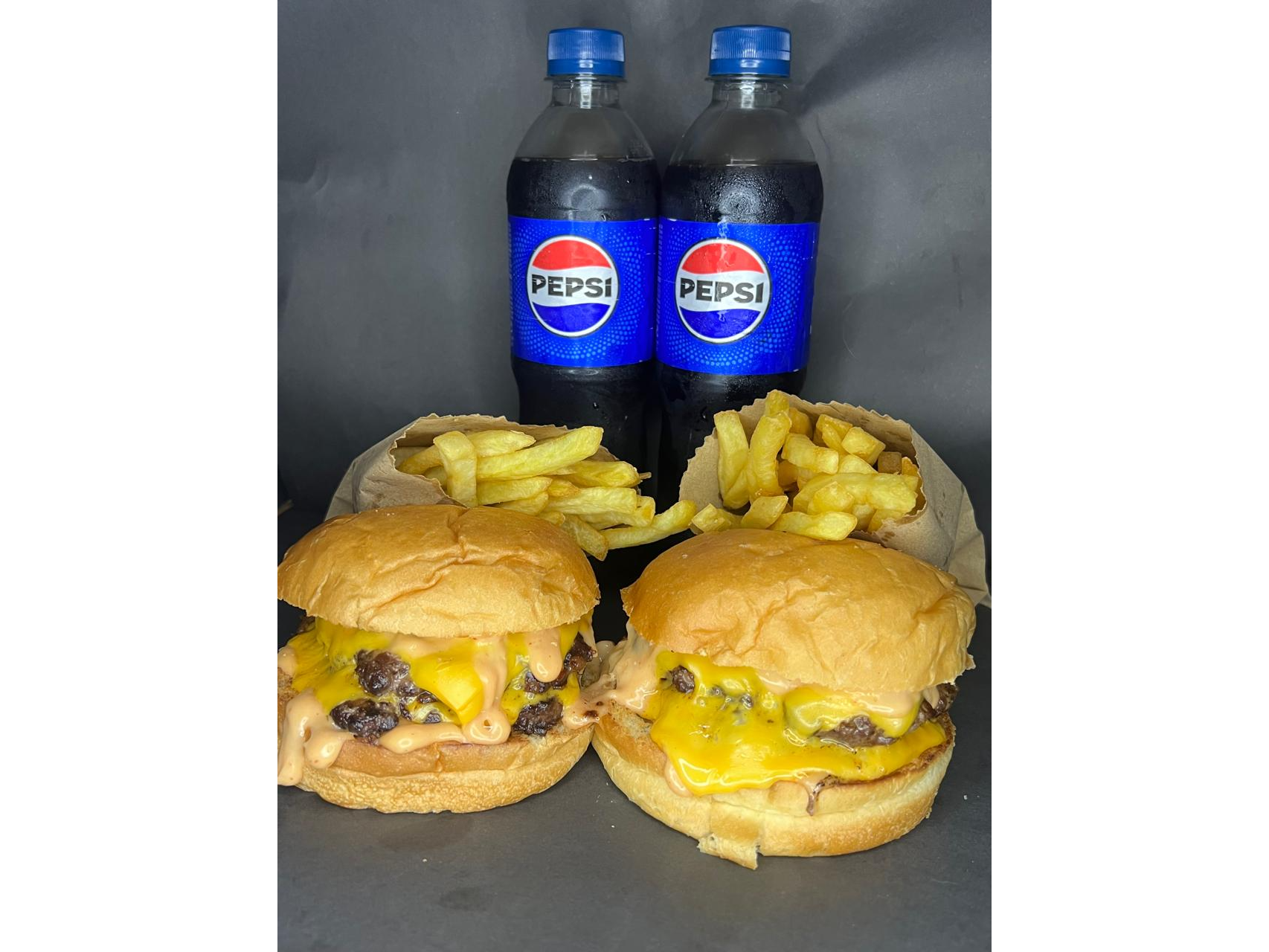 PROMO 2 CHEESE + DOS LATAS DE PEPSI