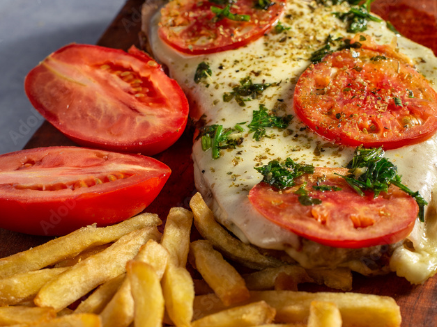 Milanesa de pollo a la Napolitana + papas fritas