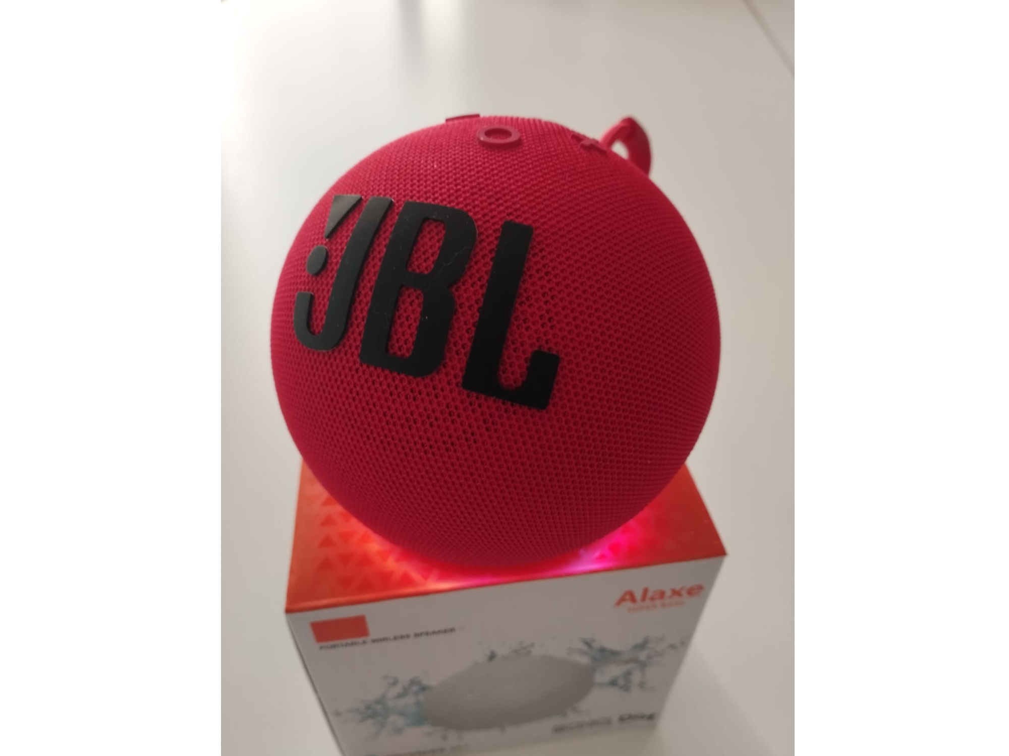 Parlante JBL certificado tipo Alexa.