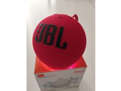 Parlante JBL certificado tipo Alexa.