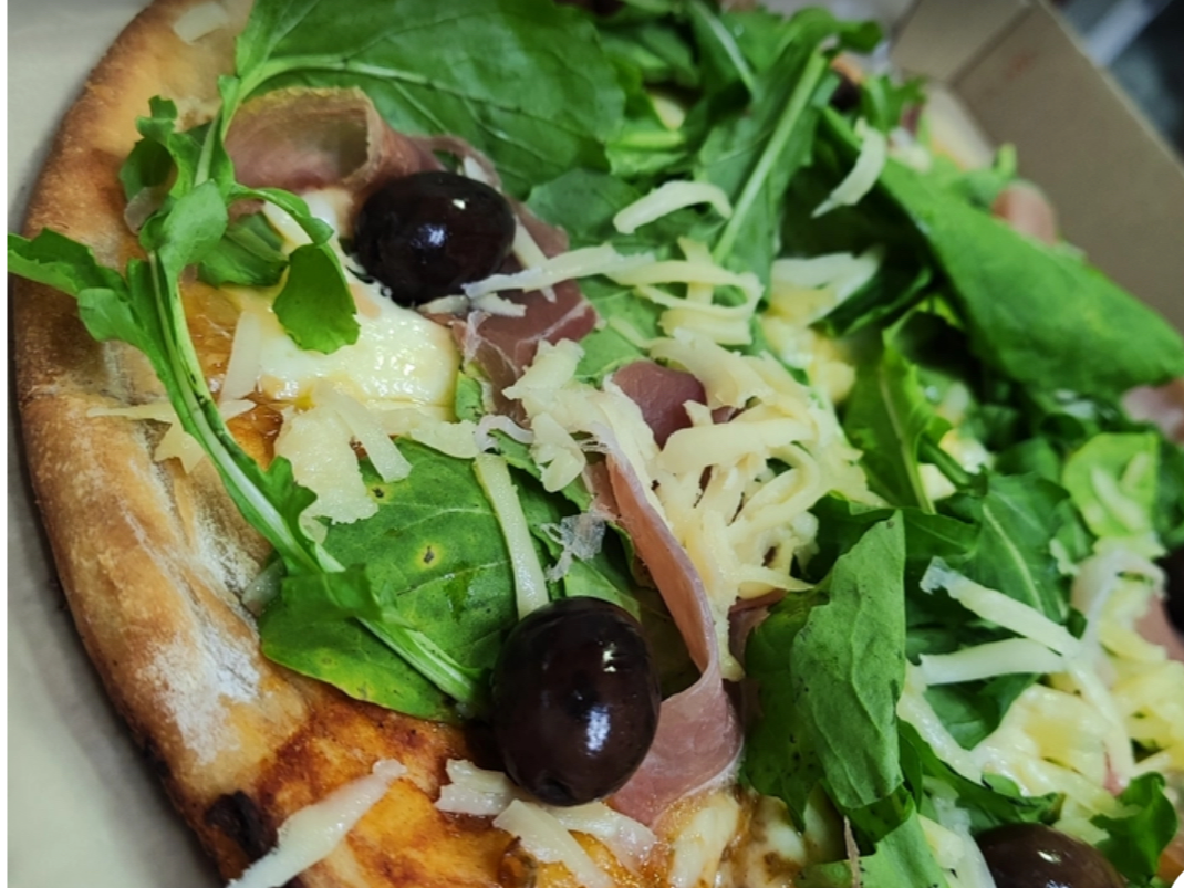 Rucula y jamon crudo