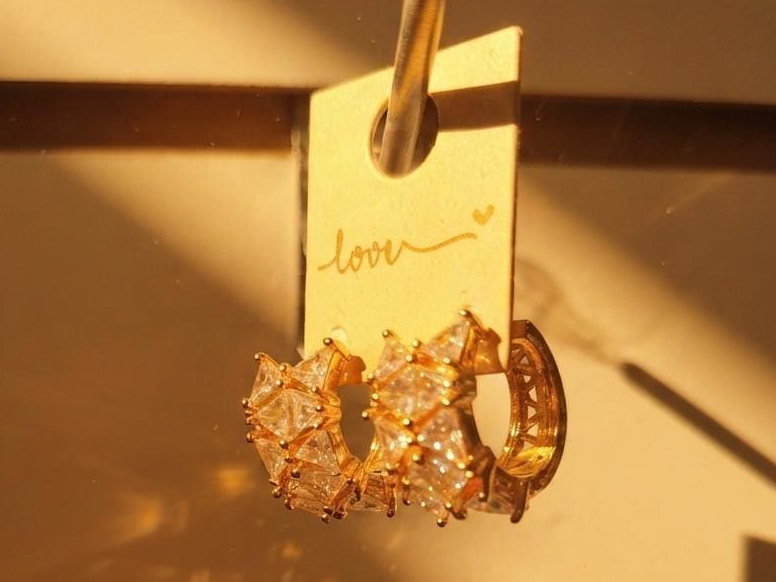 Aros de bronce dorado