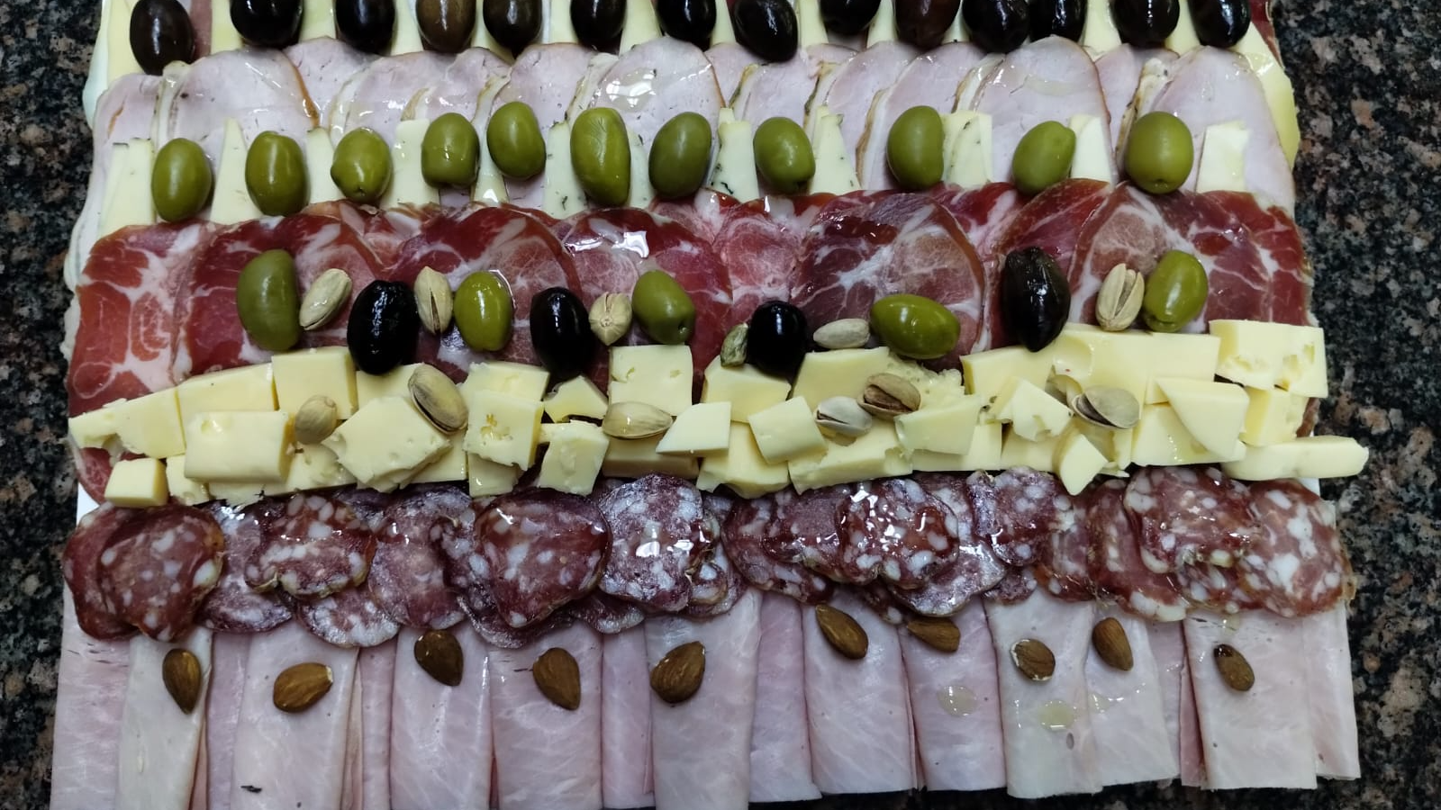 FIAMBRES Y QUESOS    ($ x 100 GR)