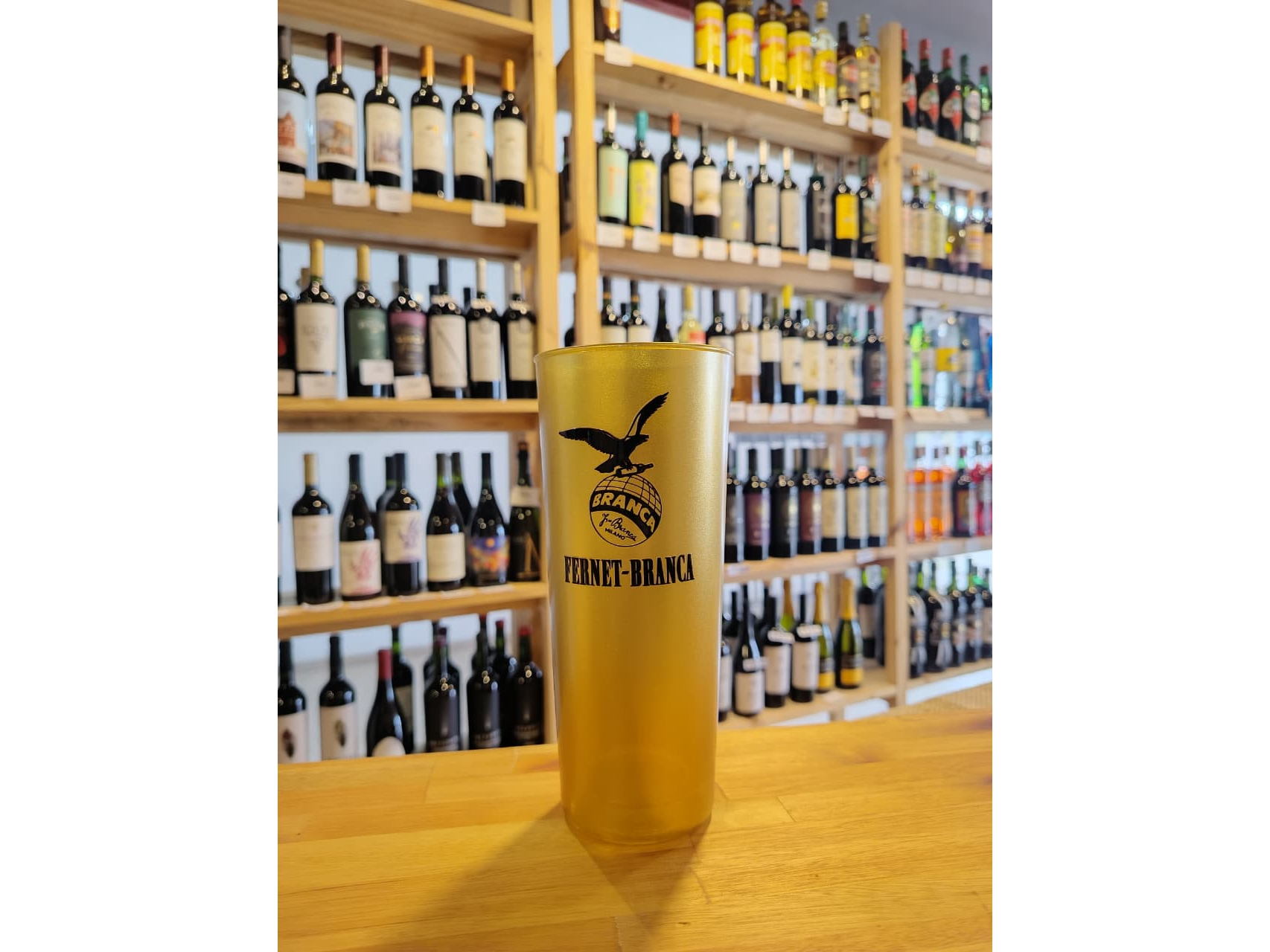 VASO FERNET BRANCA dorado logo negro x 750 ml.