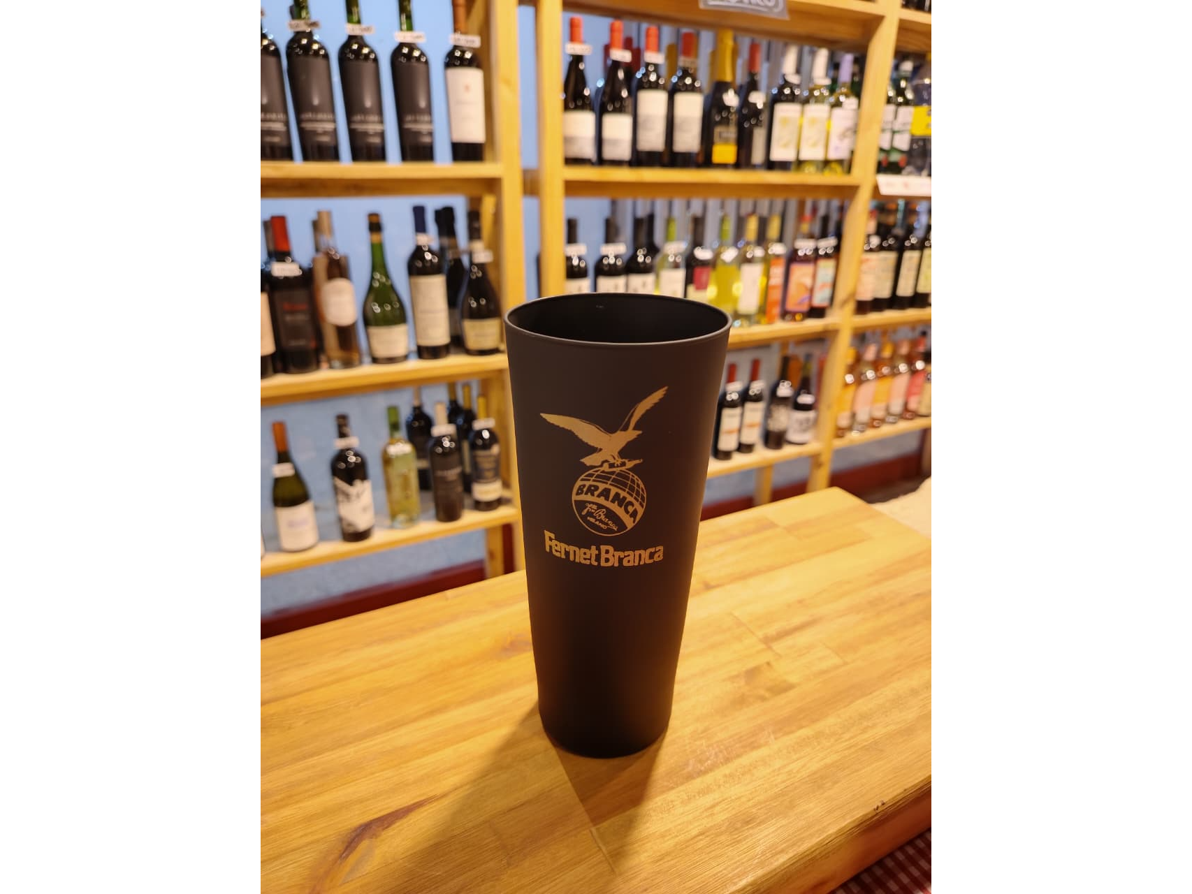 VASO FERNET BRANCA negro mate logo dorado x 750 ml.