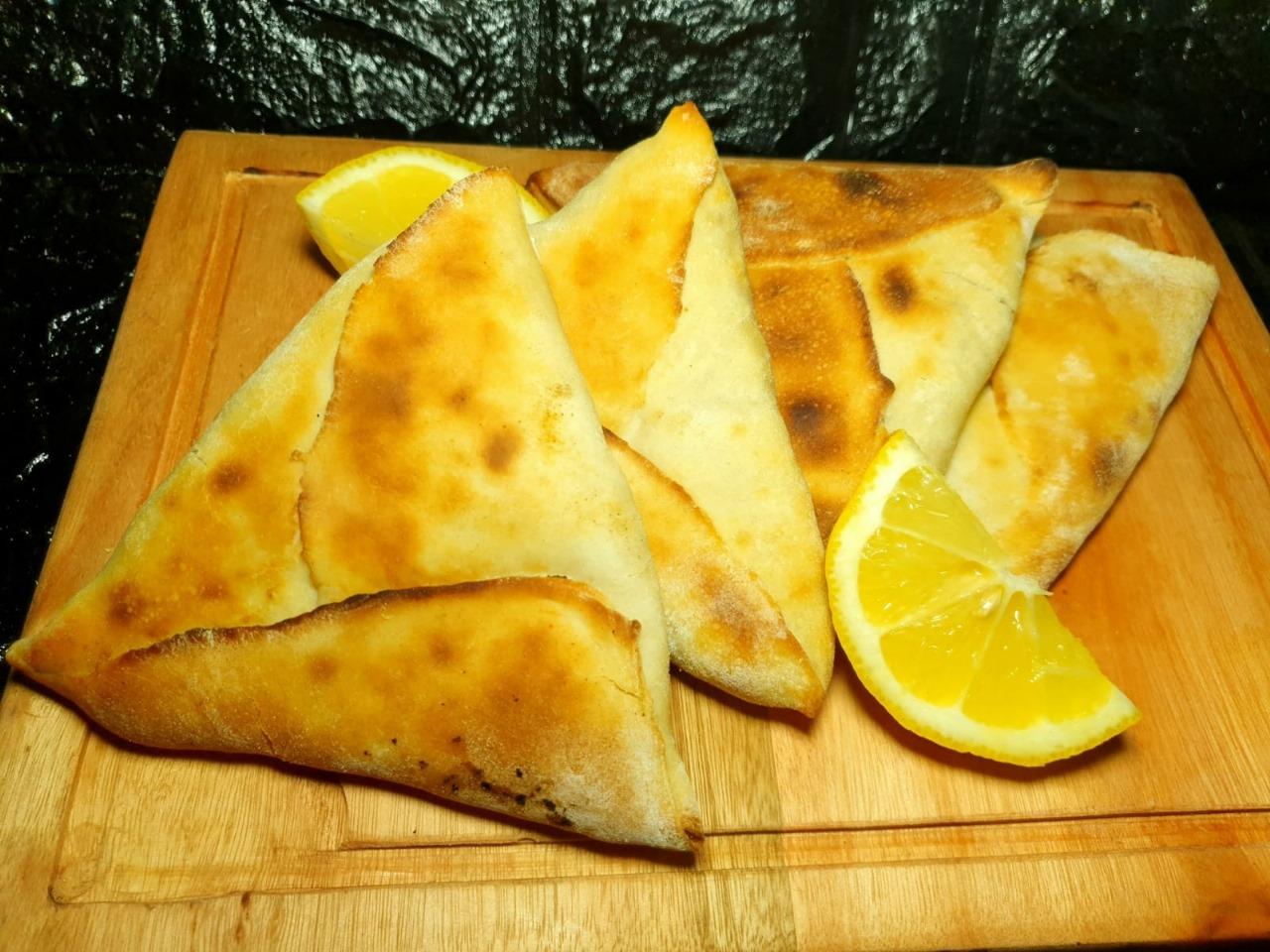 EMPANADAS ARABES MASA CASERA de POLLERIA EL ORIENTAL