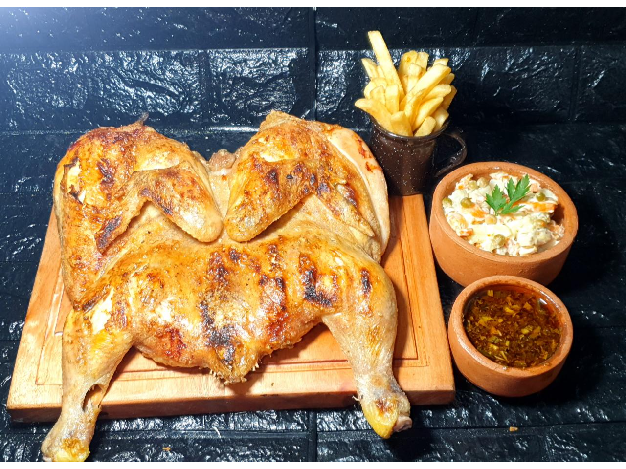 1 POLLO CON 3 GUARNICION