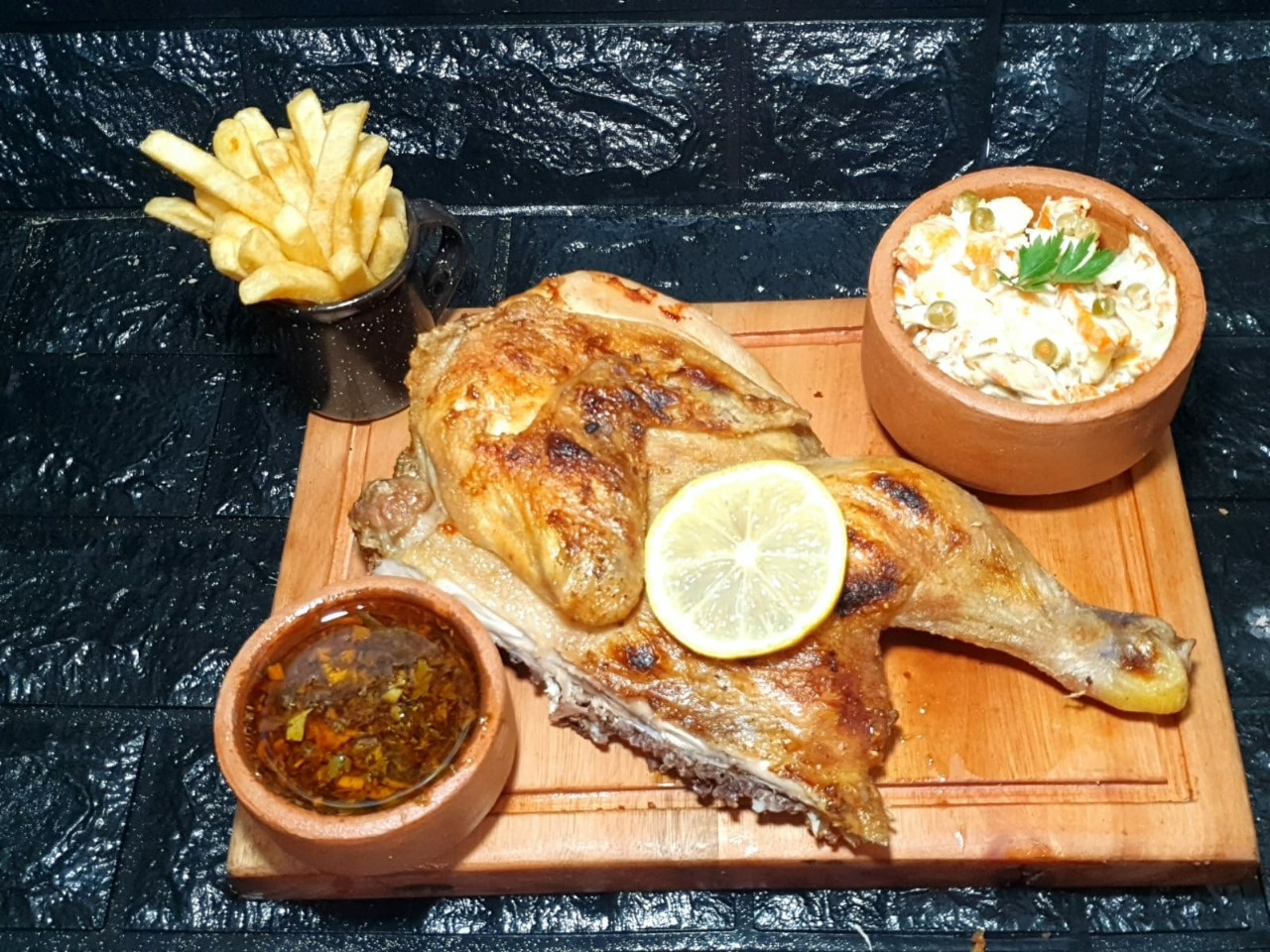 1/2 POLLO CON 1 GUARNICION