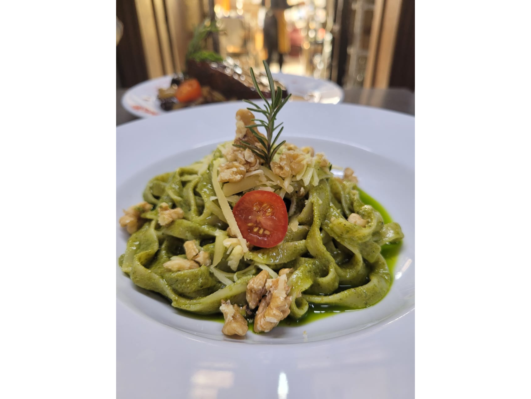 Spaghetti  Al Pesto .