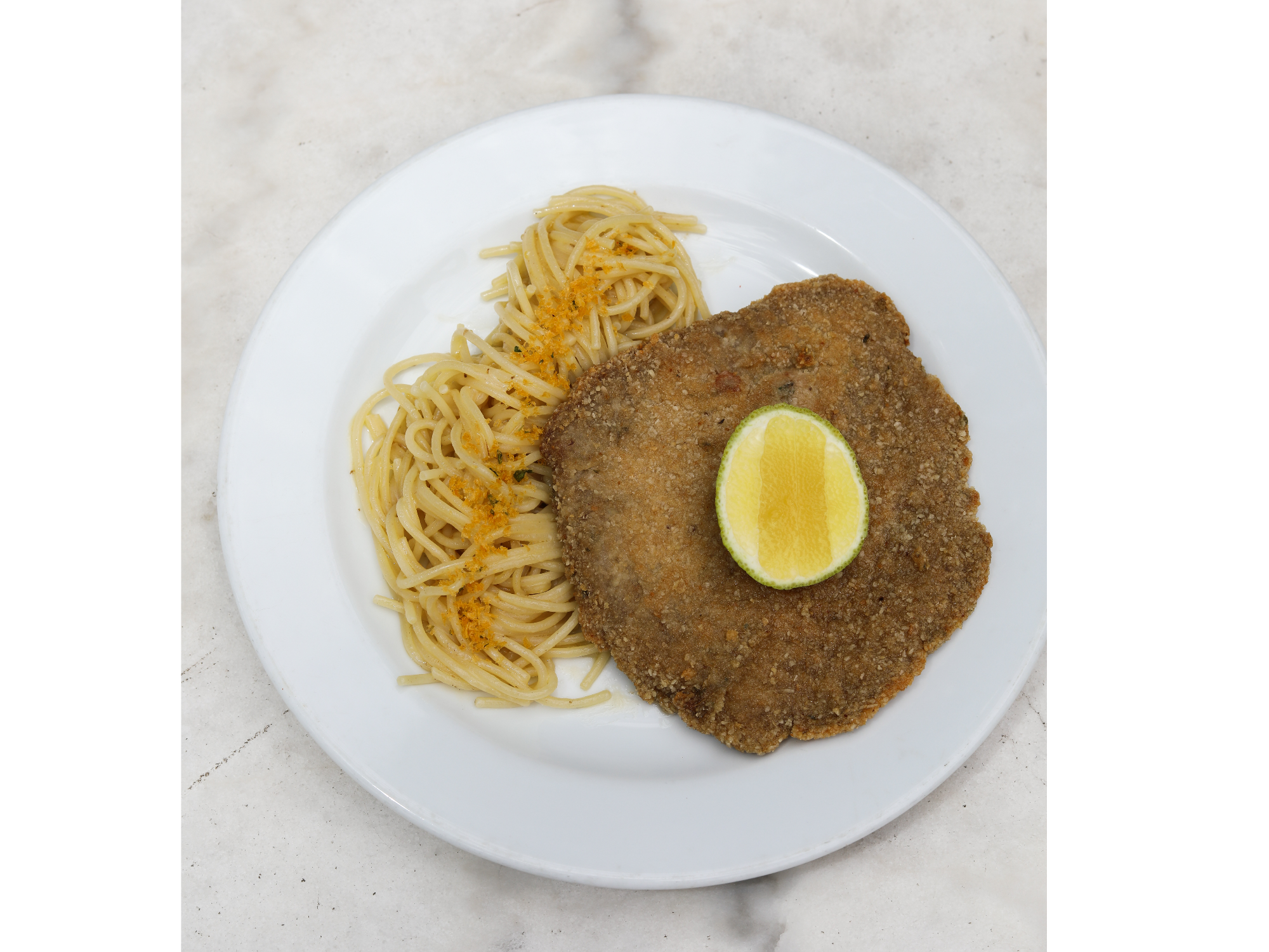 Milanesa con fideos