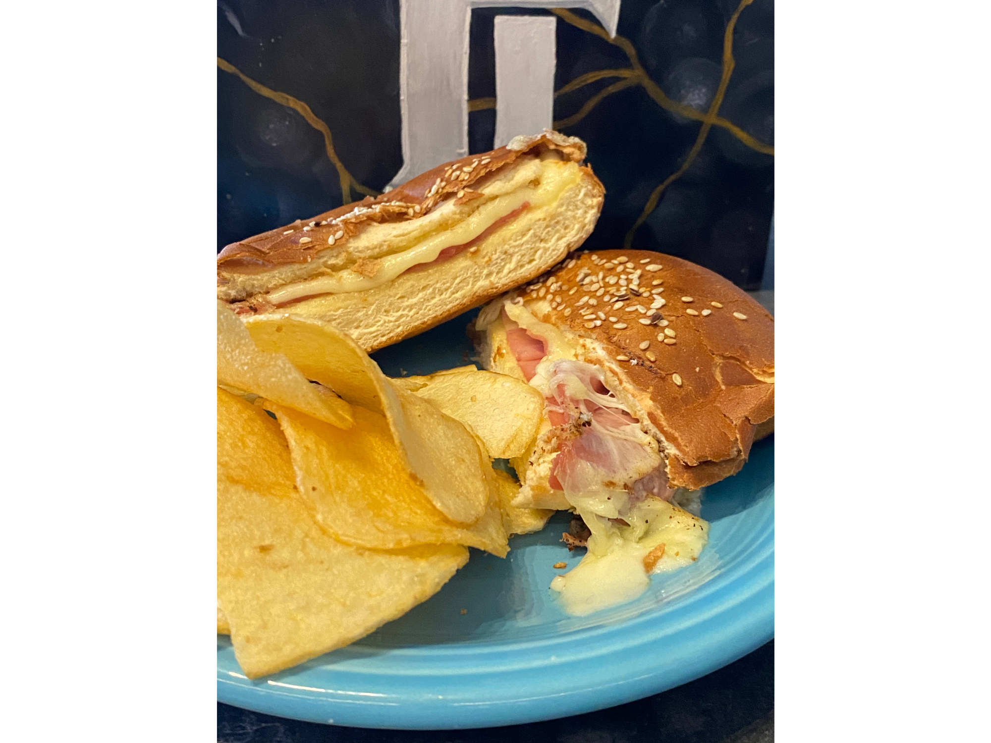 Sandwich Mortadela Y Queso gratinado