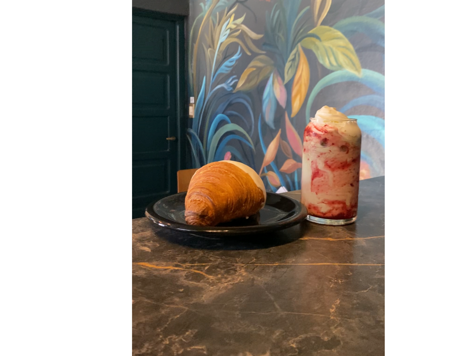 Strawberry Matcha Frappe 500ml