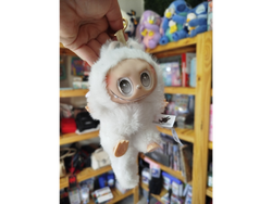 Labubu dragón blanco