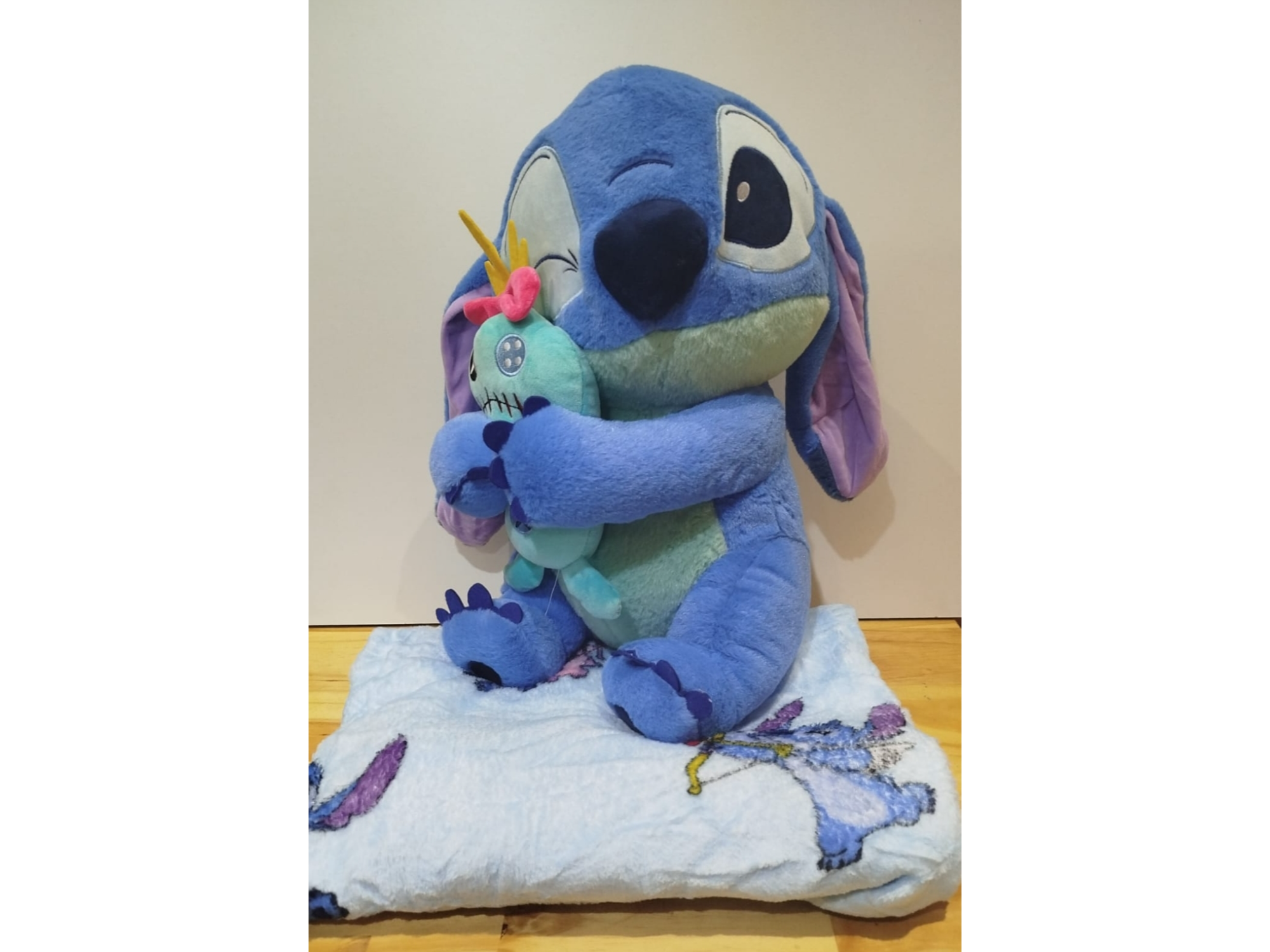 Peluche con manta Stitch