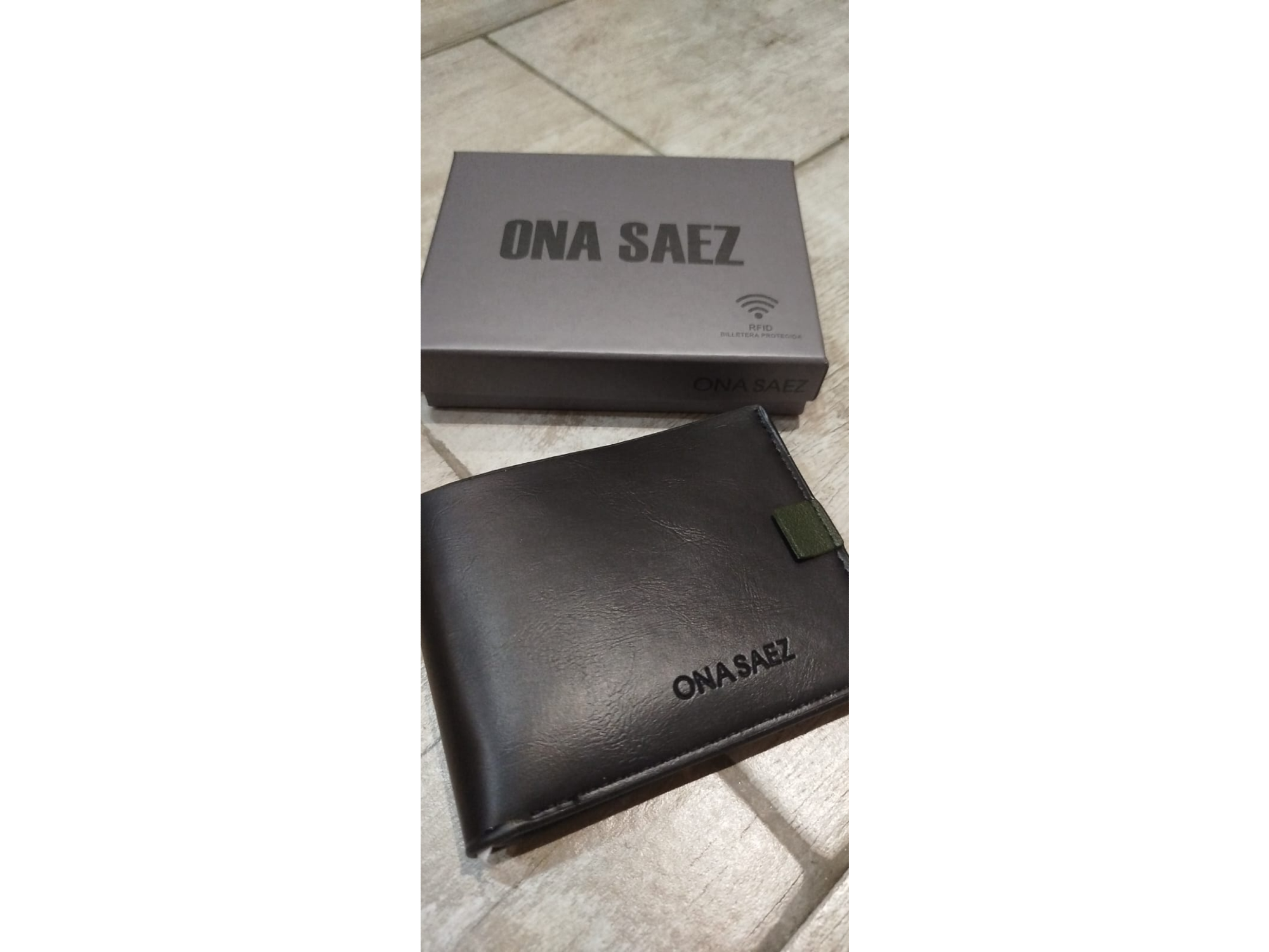 Billetera Ona Saez