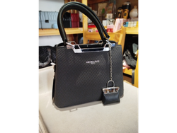 Cartera c/charm