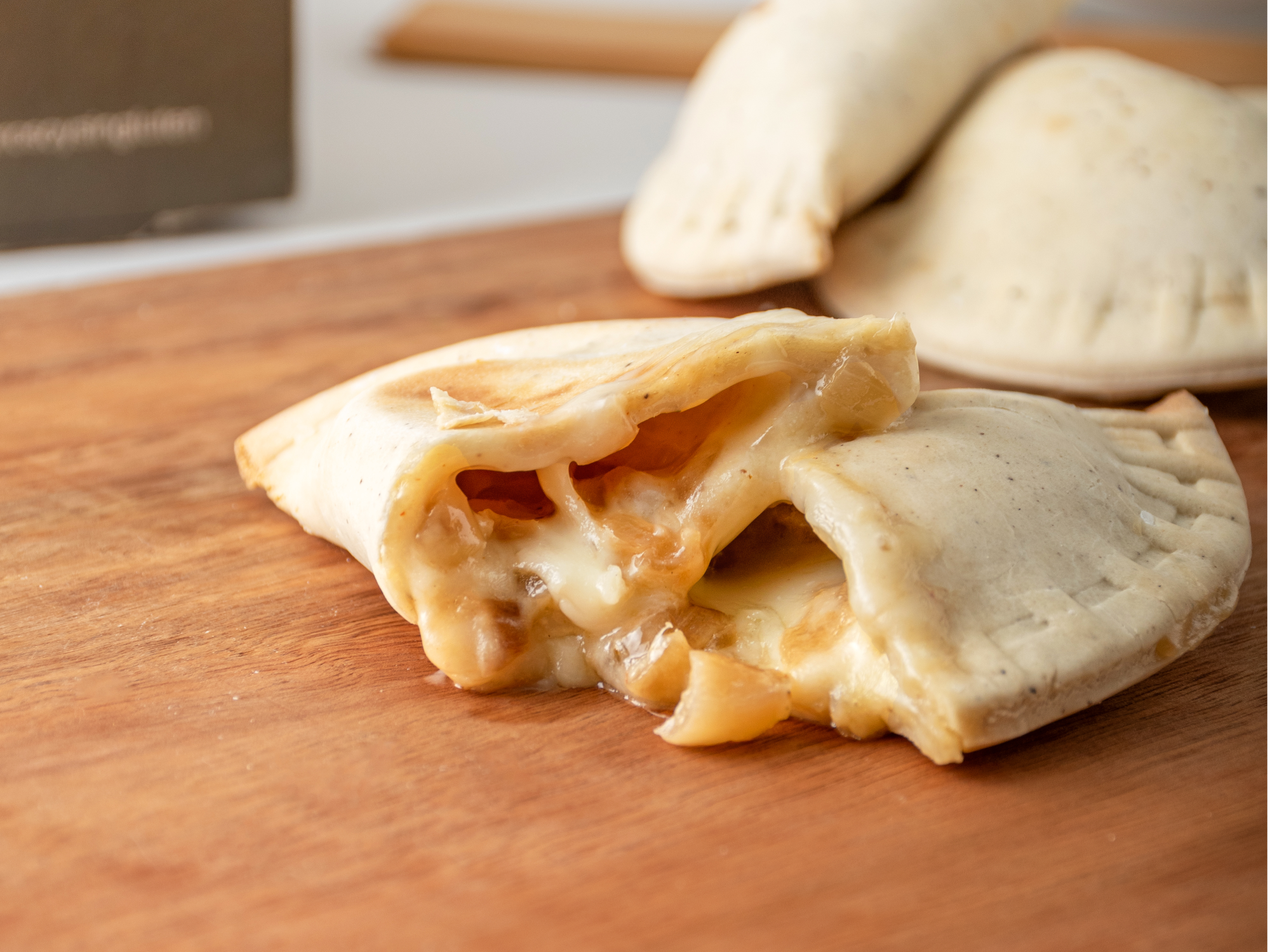 EMPANADA CEBOLLA Y QUESO