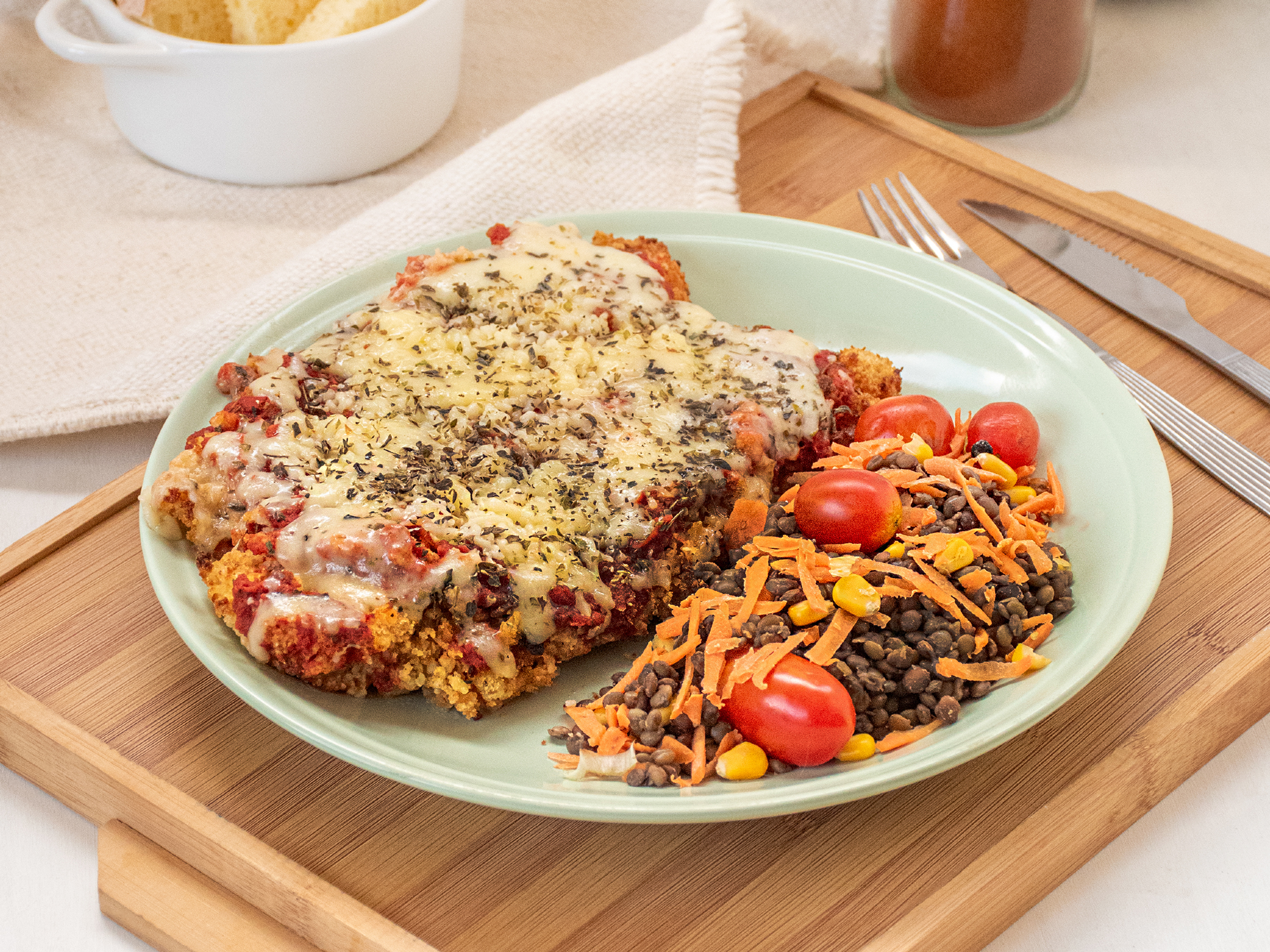MILANESA SUPREMA A LA NAPOLITANA CON PAPAS RUSTICAS