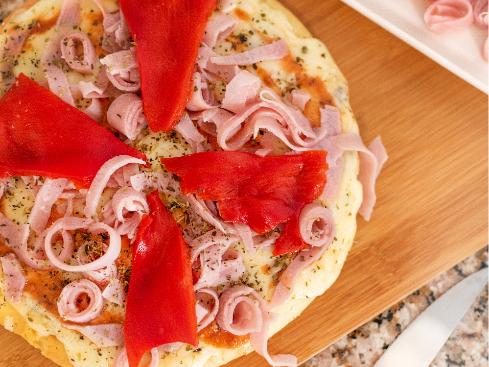 PIZZA MOZZARELLA JAMÓN Y MORRÓN