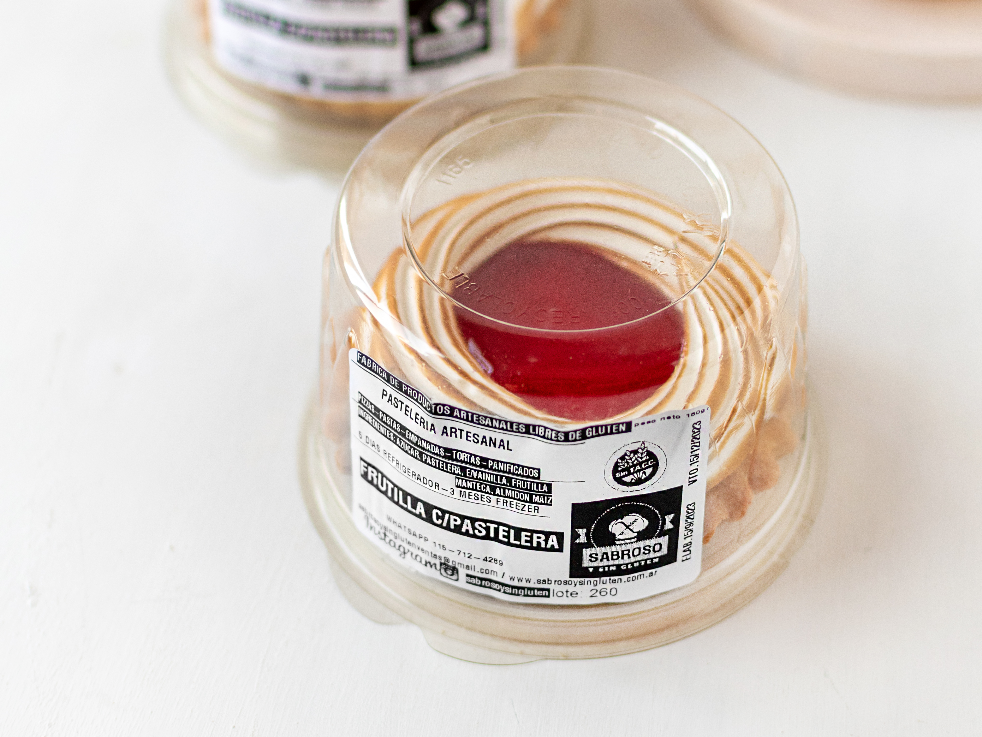 FRUTILLA CON PASTELERA